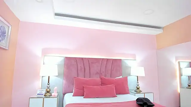 Snapshot of SophiaLaurens chatting on January 28, 2025, 3:04 pm SophiaLaurens online show from January 28, 2025, 3:04 pm