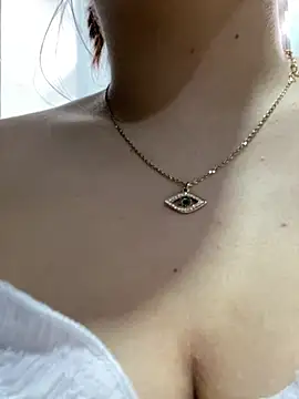 Snapshot of SophiaLaurens chatting on March 9, 2025, 2:32 pm SophiaLaurens online show from March 9, 2025, 2:32 pm