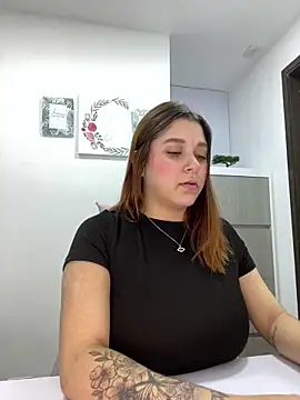 Snapshot of SophiaLaurens chatting on March 21, 2025, 6:05 am SophiaLaurens online show from March 21, 2025, 6:05 am