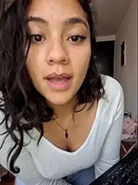Snapshot of Thaliacooper_ chatting on December 11, 2024, 6:20 pm Thaliacooper  online show from December 11, 2024, 6:20 pm