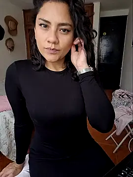 Snapshot of Thaliacooper_ chatting on December 13, 2024, 5:43 pm Thaliacooper  online show from December 13, 2024, 5:43 pm