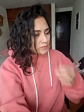 Snapshot of Thaliacooper_ chatting on December 24, 2024, 8:05 pm Thaliacooper  online show from December 24, 2024, 8:05 pm