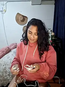 Snapshot of Thaliacooper_ chatting on January 25, 2025, 11:22 pm Thaliacooper  online show from January 25, 2025, 11:22 pm