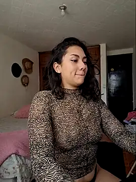 Snapshot of Thaliacooper_ chatting on February 24, 2025, 4:47 pm Thaliacooper  online show from February 24, 2025, 4:47 pm