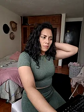 Snapshot of Thaliacooper_ chatting on March 8, 2025, 9:29 pm Thaliacooper  online show from March 8, 2025, 9:29 pm
