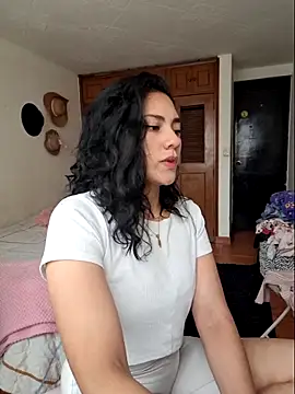 Snapshot of Thaliacooper_ chatting on March 11, 2025, 5:46 pm Thaliacooper  online show from March 11, 2025, 5:46 pm