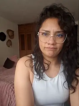 Snapshot of Thaliacooper_ chatting on September 24, 2025, 6:00 pm Thaliacooper  online show from September 24, 2025, 6:00 pm