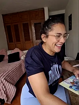 Snapshot of Thaliacooper_ chatting on October 1, 2025, 6:14 pm Thaliacooper  online show from October 1, 2025, 6:14 pm