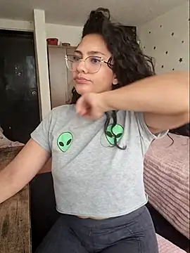 Thaliacooper  online show from February 10, 2026, 5:06 pm