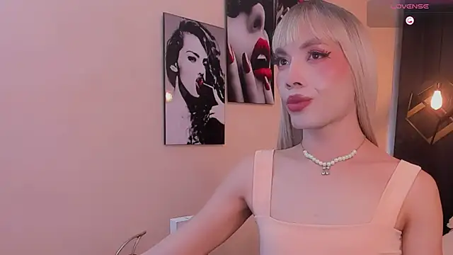 Megan Do Santos online show from February 1, 2025, 8:47 pm