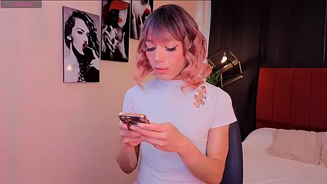 Megan Do Santos online show from September 30, 2025, 7:52 pm