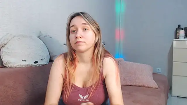 Snapshot of lovely_hayley chatting on December 19, 2025, 10:28 pm lovely hayley online show from December 19, 2025, 10:28 pm