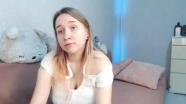 Snapshot of lovely_hayley chatting on January 9, 2026, 10:44 pm lovely hayley online show from January 9, 2026, 10:44 pm