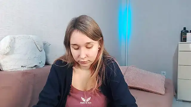 Snapshot of lovely_hayley chatting on February 3, 2026, 10:04 pm lovely hayley online show from February 3, 2026, 10:04 pm