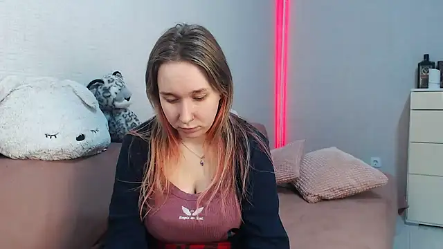 Snapshot of lovely_hayley chatting on February 13, 2026, 9:33 pm lovely hayley online show from February 13, 2026, 9:33 pm