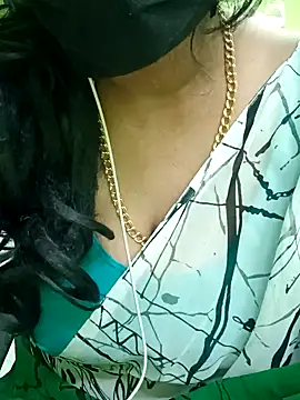 Snapshot of Aishu-tamil09 chatting on December 16, 2024, 4:49 pm Aishu-tamil09 online show from December 16, 2024, 4:49 pm