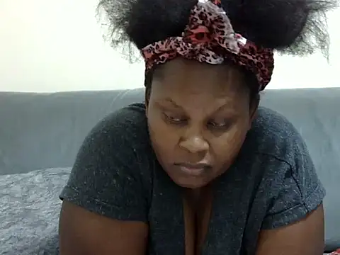 Pretty lilly02 online show from May 18, 2026, 1:35 am
