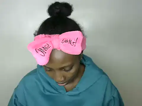 Snapshot of sweet-petite chatting on January 23, 2025, 6:35 pm sweet-petite online show from January 23, 2025, 6:35 pm