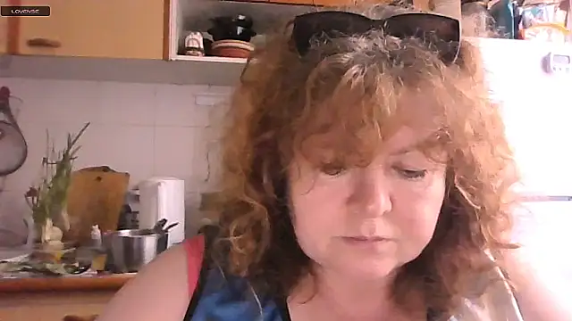 RoseRed69 online show from May 28, 2026, 4:10 am