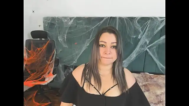 PandoraB  online show from October 19, 2025, 11:55 am