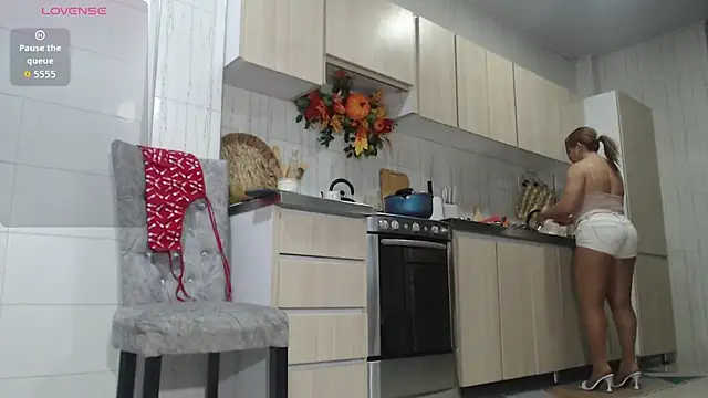 Snapshot of Jadeee_ chatting on September 10, 2025, 10:43 pm Jadeee  online show from September 10, 2025, 10:43 pm