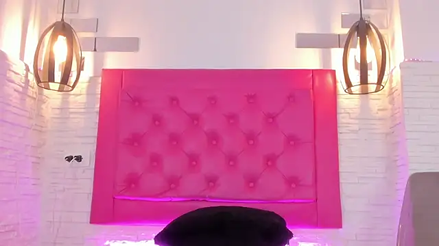 Snapshot of mia_six66 chatting on March 6, 2025, 5:33 pm mia six66 online show from March 6, 2025, 5:33 pm