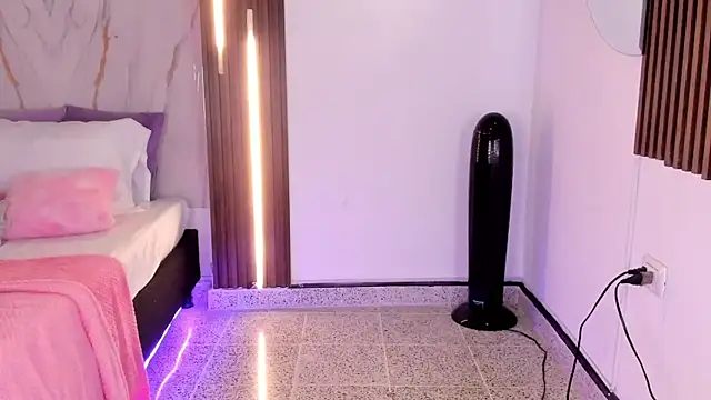 Snapshot of mia_six66 chatting on October 5, 2025, 12:03 pm mia six66 online show from October 5, 2025, 12:03 pm