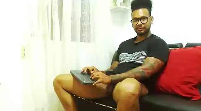Snapshot of LewisStrong chatting on January 10, 2025, 1:21 am LewisStrong online show from January 10, 2025, 1:21 am