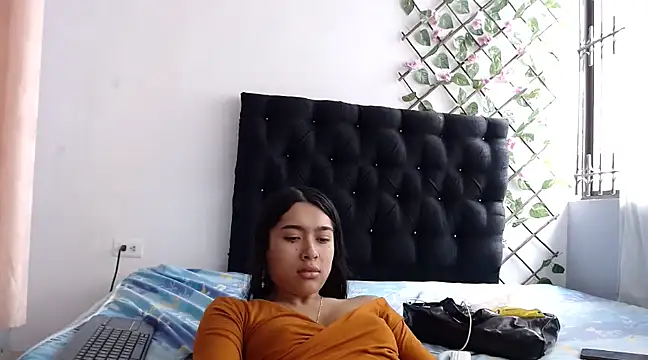 Snapshot of SweetLatiin_ chatting on February 13, 2025, 3:24 pm SweetLatiin  online show from February 13, 2025, 3:24 pm