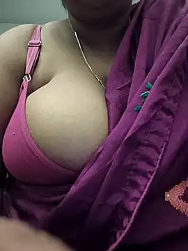 Snapshot of bigboobyrush chatting on October 4, 2025, 6:28 pm bigboobyrush online show from October 4, 2025, 6:28 pm