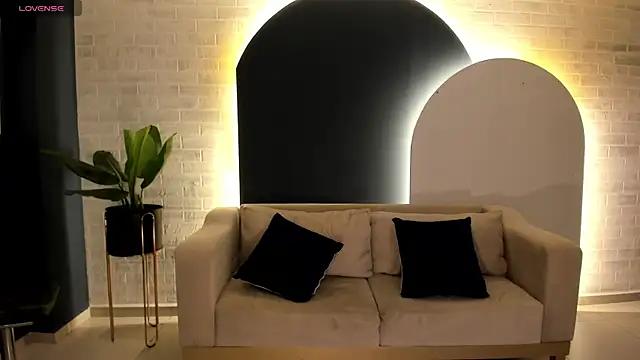 Snapshot of MariaHerrera_ chatting on January 16, 2025, 9:19 pm MariaHerrera online show from January 16, 2025, 9:19 pm