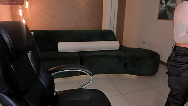 Snapshot of MariaHerrera_ chatting on March 23, 2025, 8:37 am MariaHerrera online show from March 23, 2025, 8:37 am