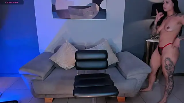 Snapshot of MariaHerrera_ chatting on October 6, 2025, 8:50 pm MariaHerrera online show from October 6, 2025, 8:50 pm