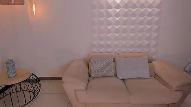 Snapshot of MariaHerrera_ chatting on October 15, 2025, 9:04 pm MariaHerrera online show from October 15, 2025, 9:04 pm