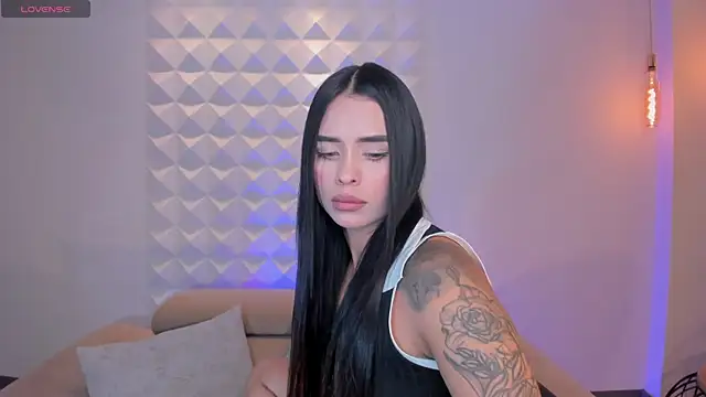 Snapshot of MariaHerrera_ chatting on October 19, 2025, 5:24 pm MariaHerrera online show from October 19, 2025, 5:24 pm