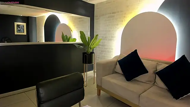 MariaHerrera  online show from November 18, 2025, 9:41 pm