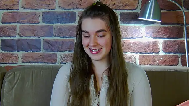 Sofia Hugs online show from March 6, 2026, 5:42 pm