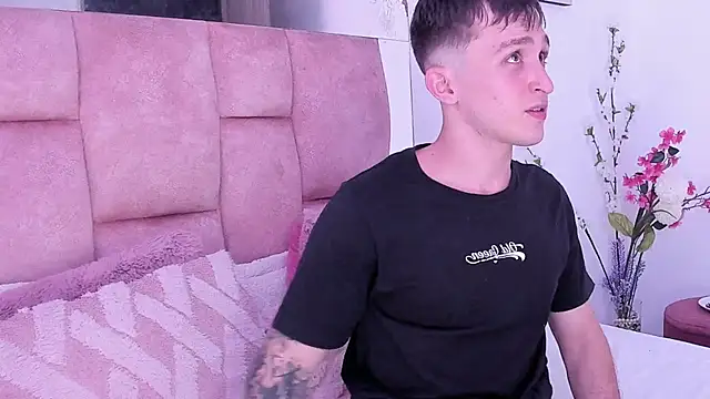 Dylanwhite23  online show from February 25, 2025, 5:41 am