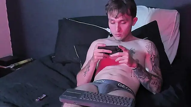 Dylanwhite23  online show from October 1, 2025, 4:40 am