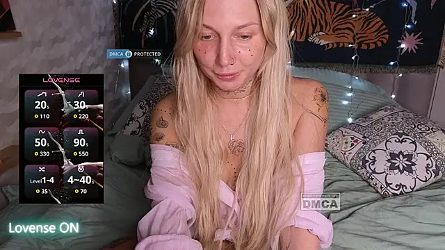 GoodGirl0024 online show from March 18, 2026, 8:23 pm