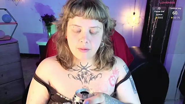 Sabrina scarlett online show from November 10, 2025, 4:44 am