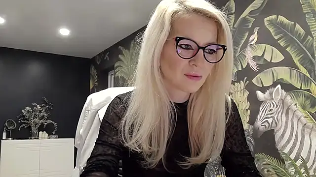 carla88 online show from February 4, 2025, 8:35 am