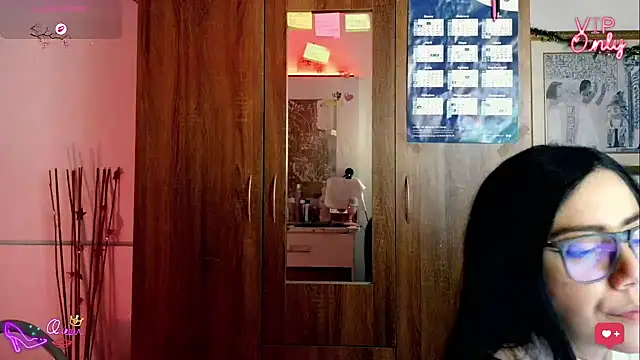 LauGrayJ online show from January 14, 2026, 1:00 am