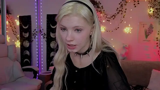 Moonlight Mia online show from October 25, 2025, 11:21 pm