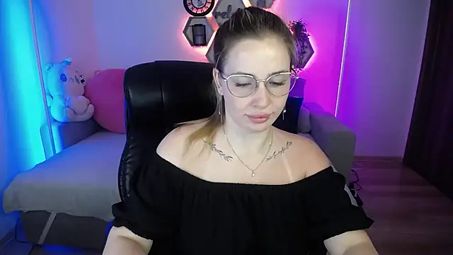 SabrinViolet online show from July 7, 2026, 8:07 am