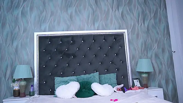 AnneHove online show from December 7, 2024, 5:09 pm