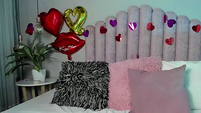 Snapshot of SusanBenett chatting on February 14, 2025, 8:15 pm SusanBenett online show from February 14, 2025, 8:15 pm