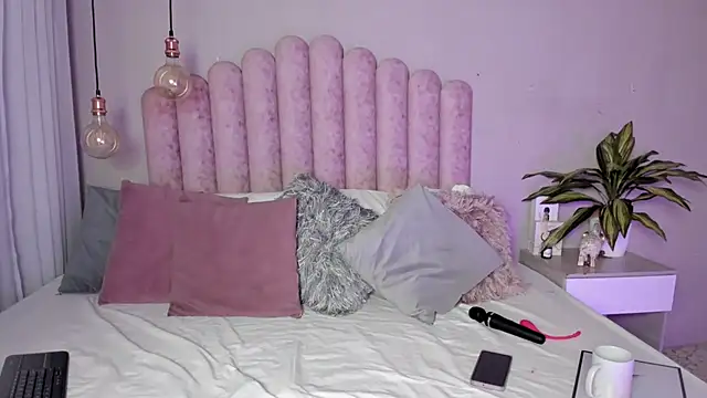 Snapshot of SusanBenett chatting on September 10, 2025, 8:09 pm SusanBenett online show from September 10, 2025, 8:09 pm