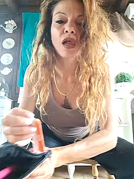 vampvanna23 online show from September 9, 2025, 1:10 pm