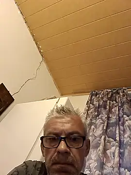 Snapshot of Picolo4111 chatting on September 26, 2025, 4:38 am Picolo4111 online show from September 26, 2025, 4:38 am